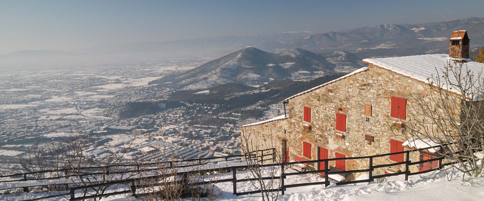 Casa Bastone panorama con neve