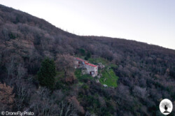 Casa Bastone vista dietro drone
