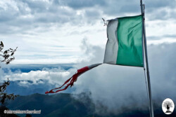 Bandiera Italia strappata Poggio Alto